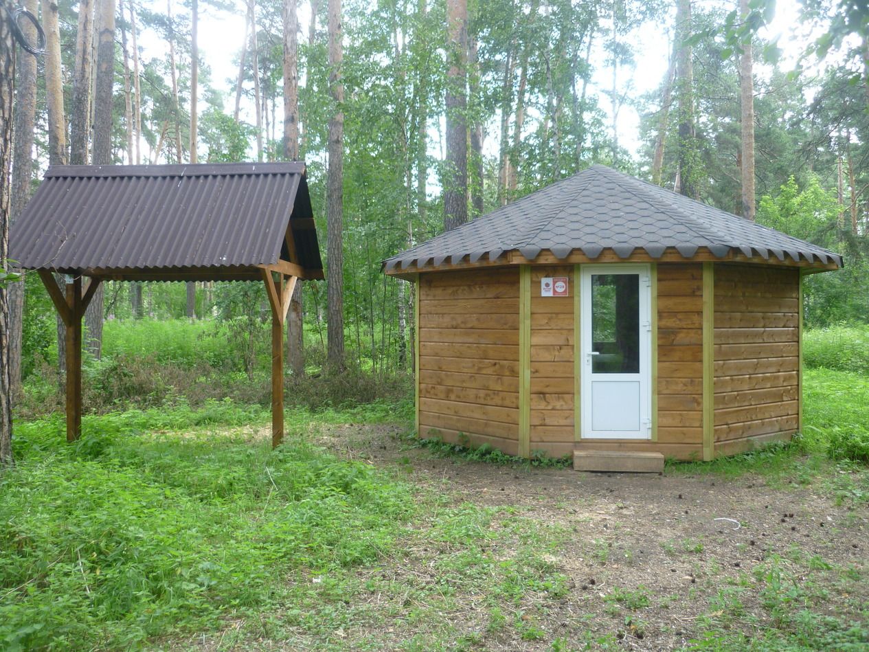 Беседка № 28 в парке отдыха на озере Чемоданчик а Академическом