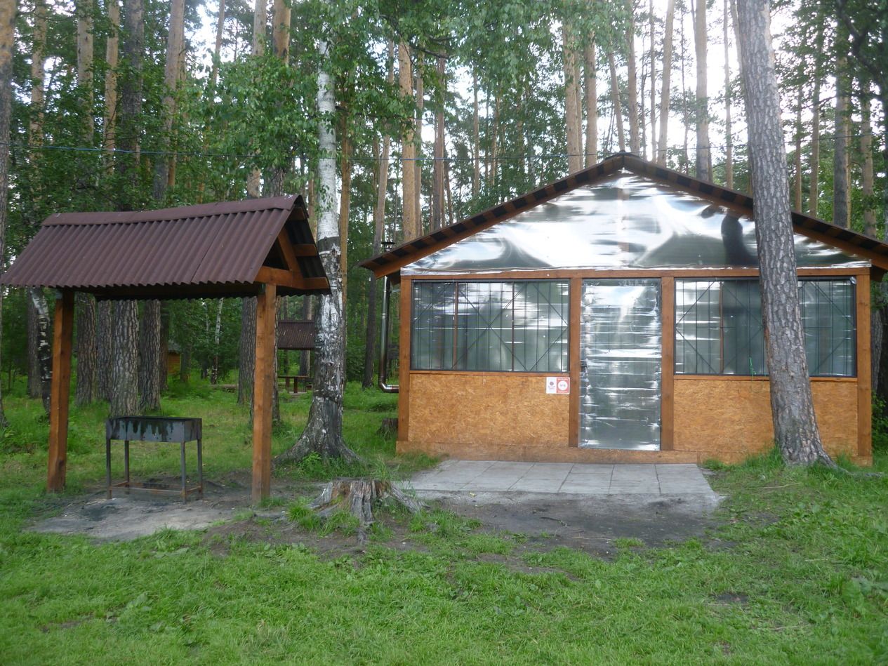 Беседка № 6 в парке отдыха Чемоданчик в Академическом